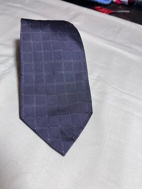 Ziggurat Men's Silk Grid Tie in Charcoal Gray